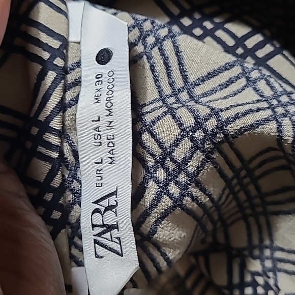 ZARA Flowy Plaid Blouse, Key Hole Style in Back Large - Picture 6 of 6